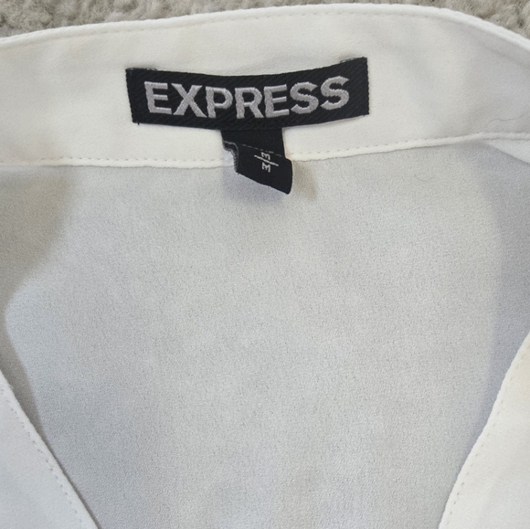 Express White Flutter Sleeve Button Down Blouse Size Medium - Picture 2 of 9